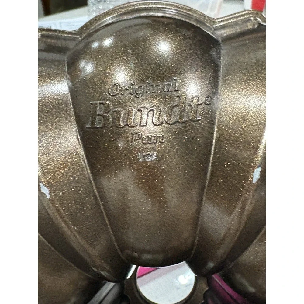 Nordic Ware Original Bundt Pan 12-Cup Heavy Cast Aluminum Bronze Nonstick USA